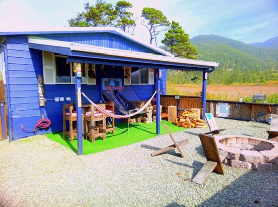 Сasa de vacaciones Tiki Escape W/ Amazing Mountain And Marsh Backdrop