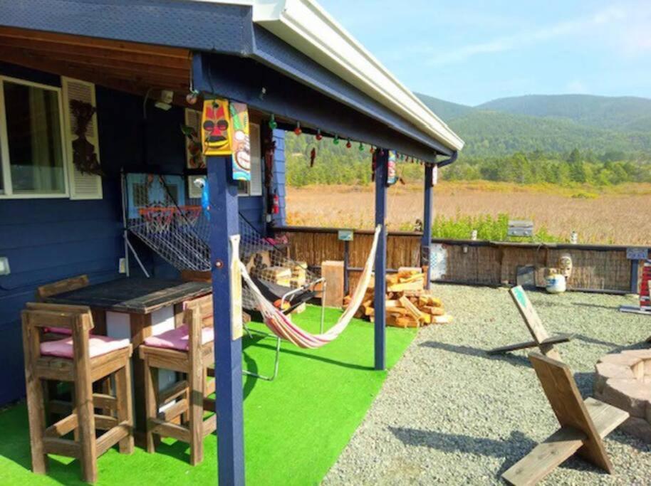 Сasa de vacaciones Tiki Escape W/ Amazing Mountain And Marsh Backdrop Rockaway Beach
