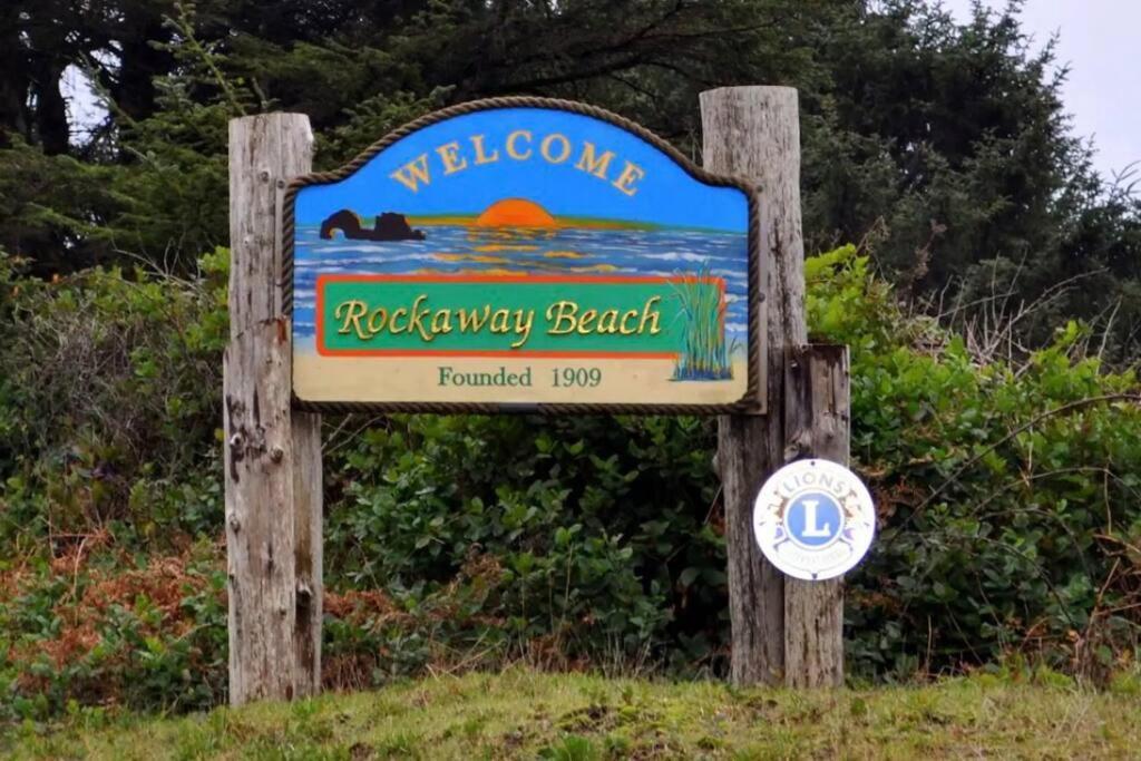 Tiki Escape W/ Amazing Mountain And Marsh Backdrop * Rockaway Beach